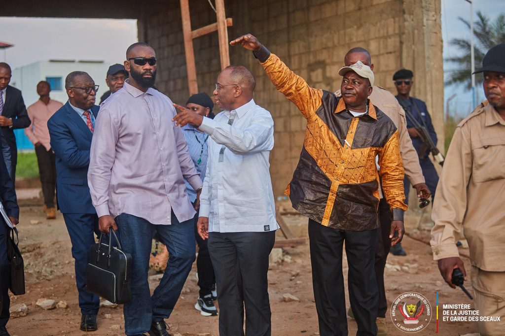 Visite Ministre d'État à la justice Guillaume Ngefa à la ferme pénitentiaire de Kananga
