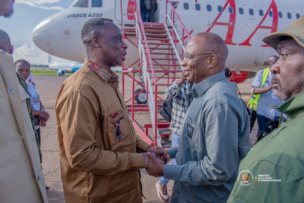Guillaume Ngefa dit au revoir au Gouverneur du Kasai Oriental à la fin de sa mission officielle de terrain dans le cadre de sa vision de la Justice de proximité et de périphérie