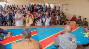 Le Ministre d'État à la Justice Guillaume Ngefa échange avec les autorités judiciaires (magistrats et personnels judiciaires) à Mbujimayi au Kasai Oriental