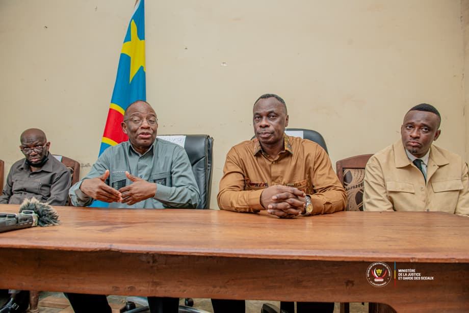 Le Ministre d'État à la Justice Guillaume Ngefa échange avec les autorités judiciaires (magistrats et personnels judiciaires) à Mbujimayi au Kasai Oriental