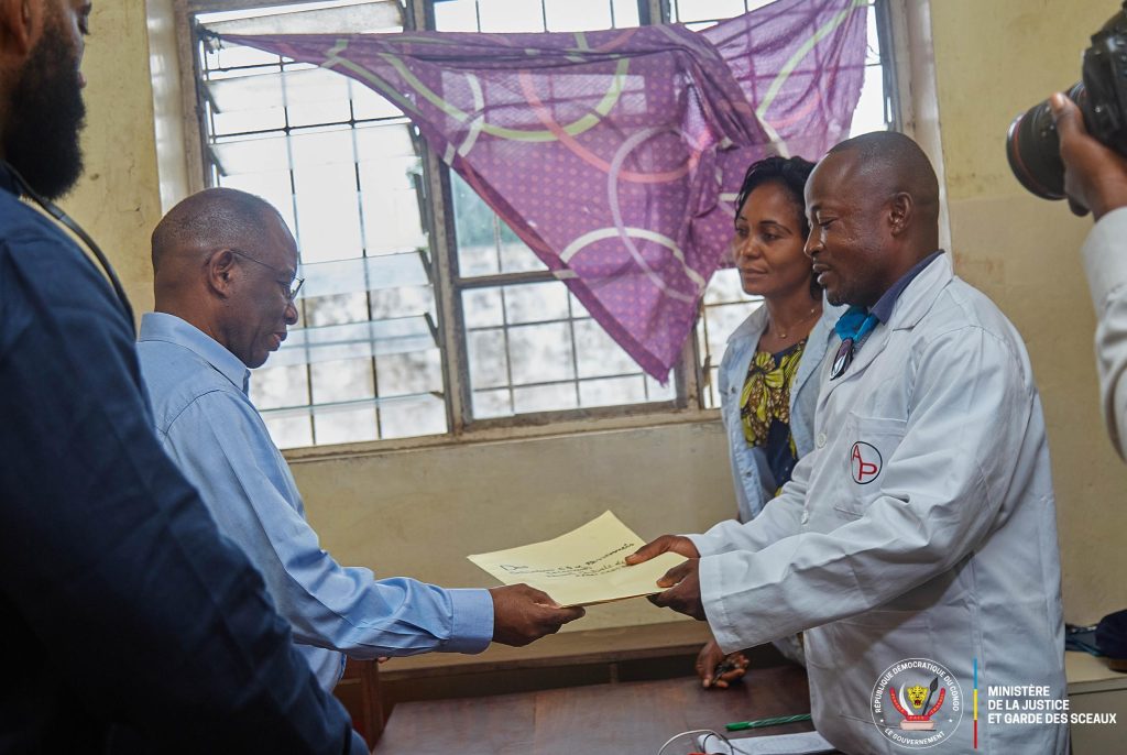Inspection Ministre d'État à la justice Guillaume Ngefa à la prison central de Kananga