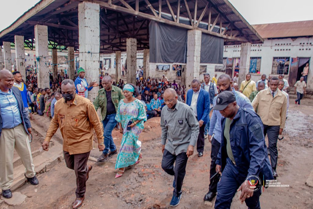 Le Ministre d'État Guillaume Ngefa inspecte la prison Mu-Tshimanu de Mbujimayi au Kasai Oriental 