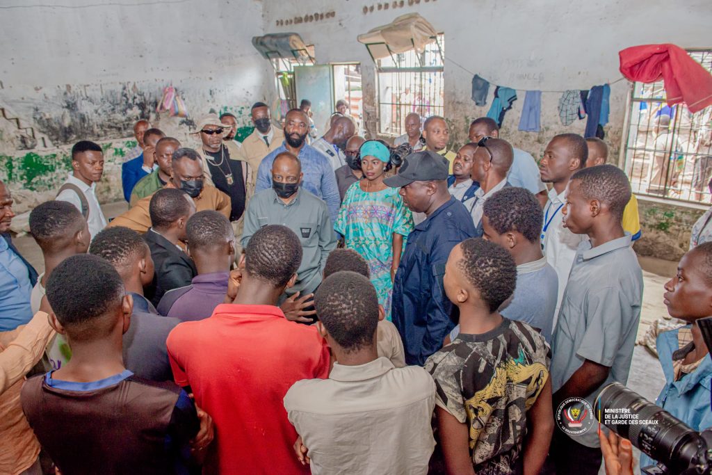Le Ministre d'État Guillaume Ngefa inspecte la prison Mu-Tshimanu de Mbujimayi au Kasai Oriental 