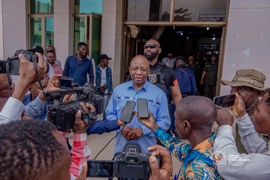 Visite Ministre d'État Guillaume Ngefa auprès du Gouverneur du Kasai Oriental