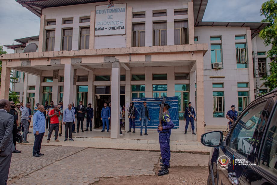 Visite Ministre d'État Guillaume Ngefa auprès du Gouverneur du Kasai Oriental