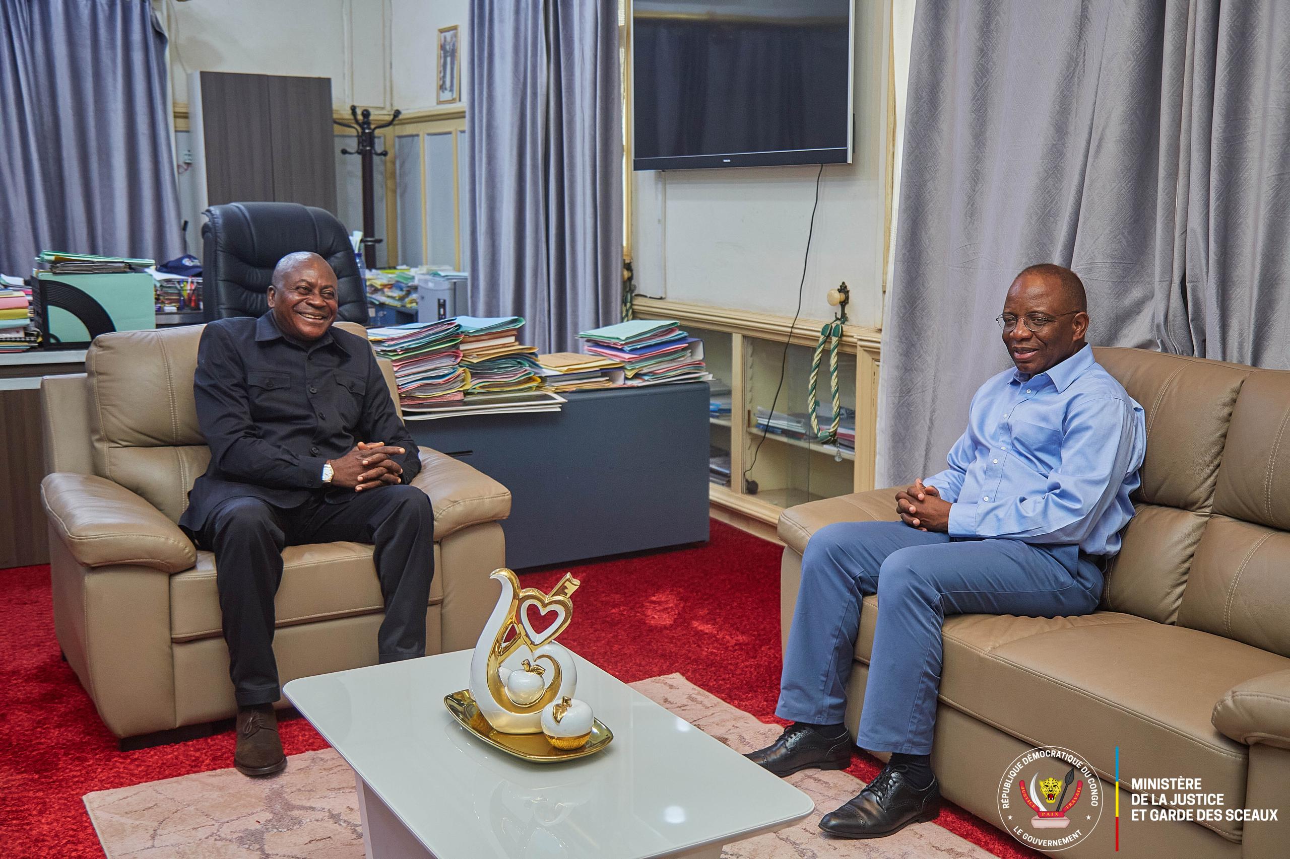 Visite Ministre d'État Guillaume Ngefa chez le Gouverneur du Kasaï central