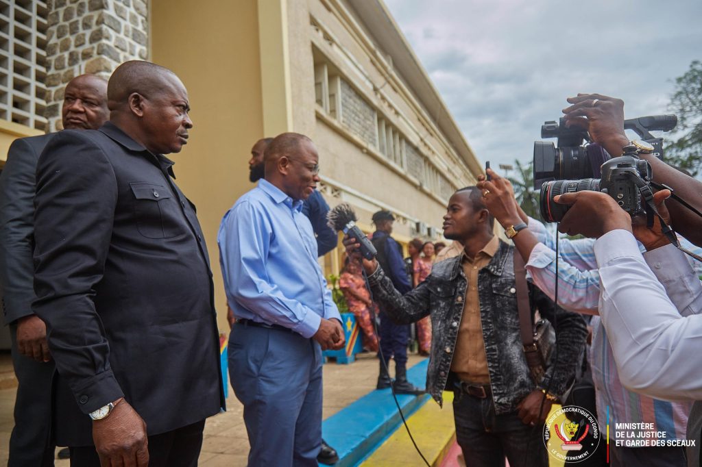 Visite Ministre d'État Guillaume Ngefa chez le Gouverneur du Kasaï central
