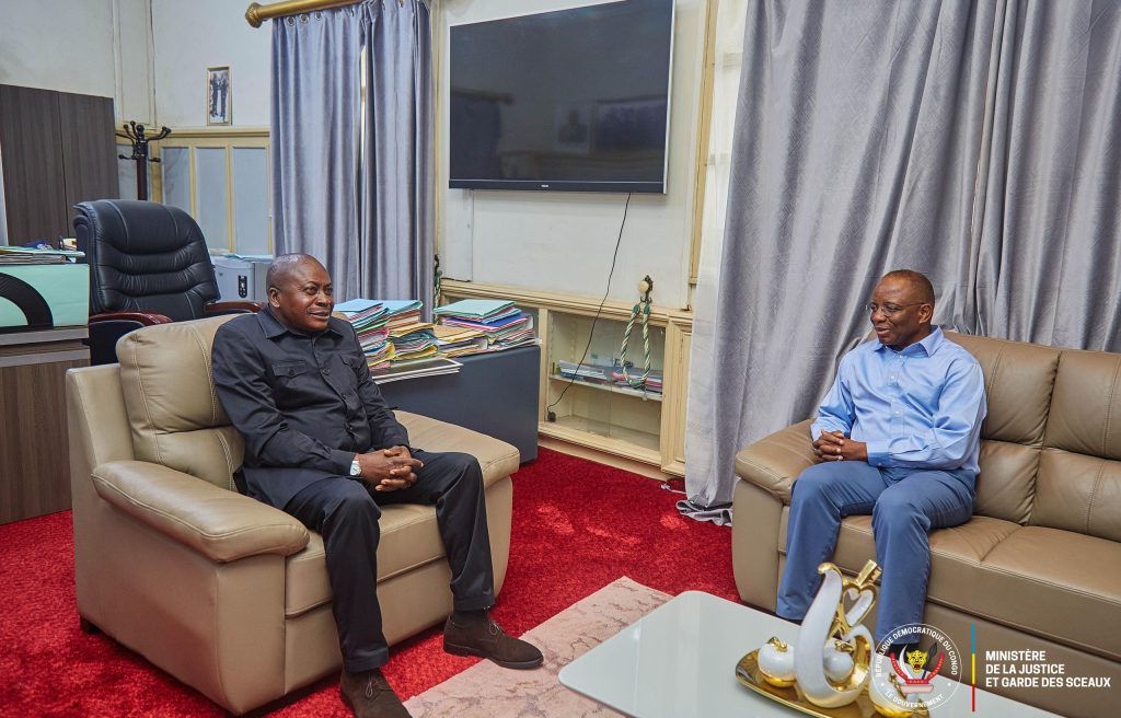 Visite Ministre d'État Guillaume Ngefa chez le Gouverneur du Kasaï central