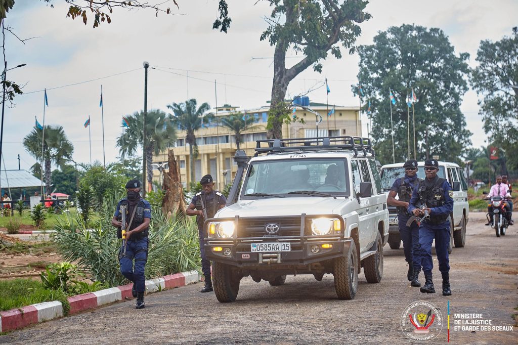 Visite Ministre d'État Guillaume Ngefa chez le Gouverneur du Kasaï central