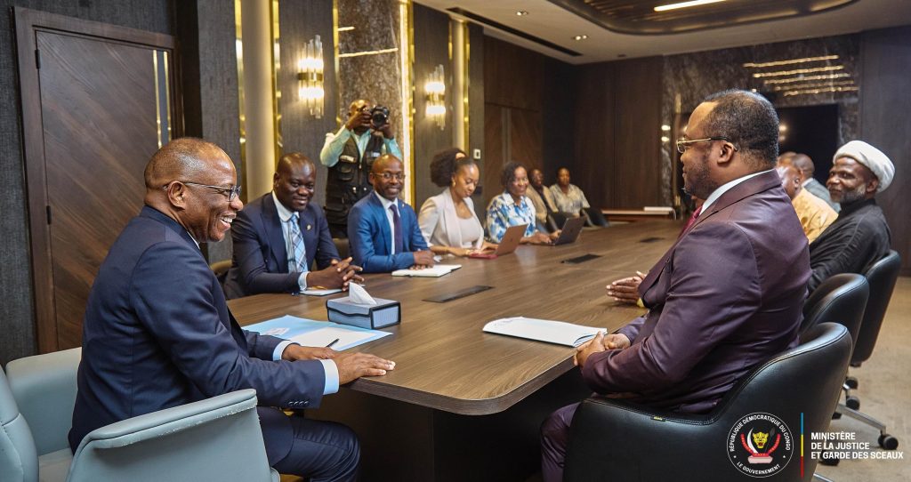Rencontre entre l'Archeveque Dodo Kamba et le Ministre d'État en charge de la Justice et Garde des Sceaux Guillaume Ngefa