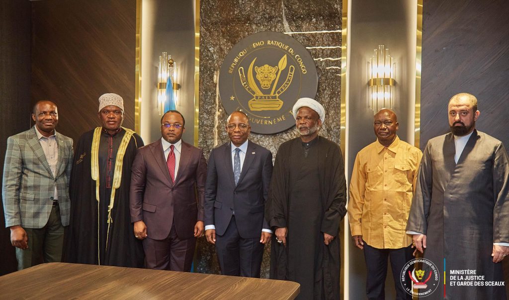 Rencontre entre l'Archeveque Dodo Kamba et le Ministre d'État en charge de la Justice et Garde des Sceaux Guillaume Ngefa
